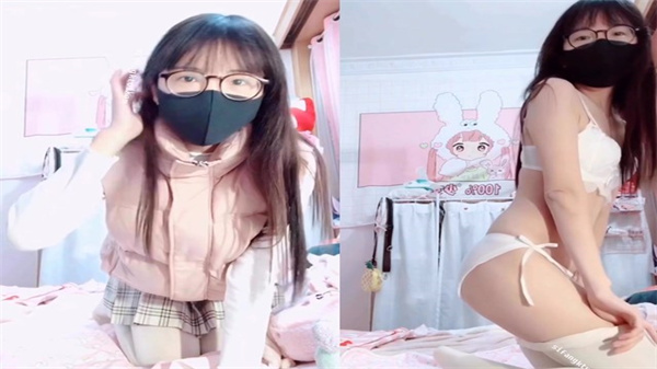 清纯眼镜萌妹来例假也忍不住!骚穴湿滑狂自慰,潮吹喷水弄湿床单!