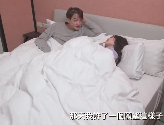 年节淫妻大解放!老公狂操骚穴内射庆新春